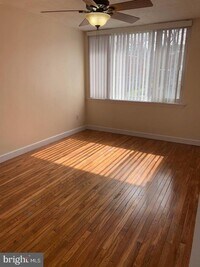 Building Photo - 126 Webster St NE