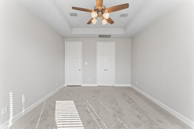 Building Photo - 528 Oakview Bend Dr
