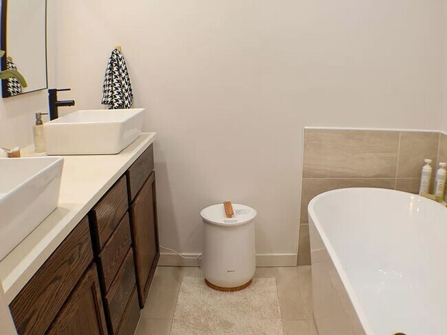 Building Photo - Sit Back, Relax. Your New home Awaits.