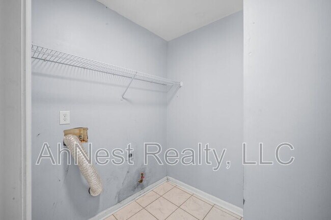 Building Photo - 7227 Teakwood Pl