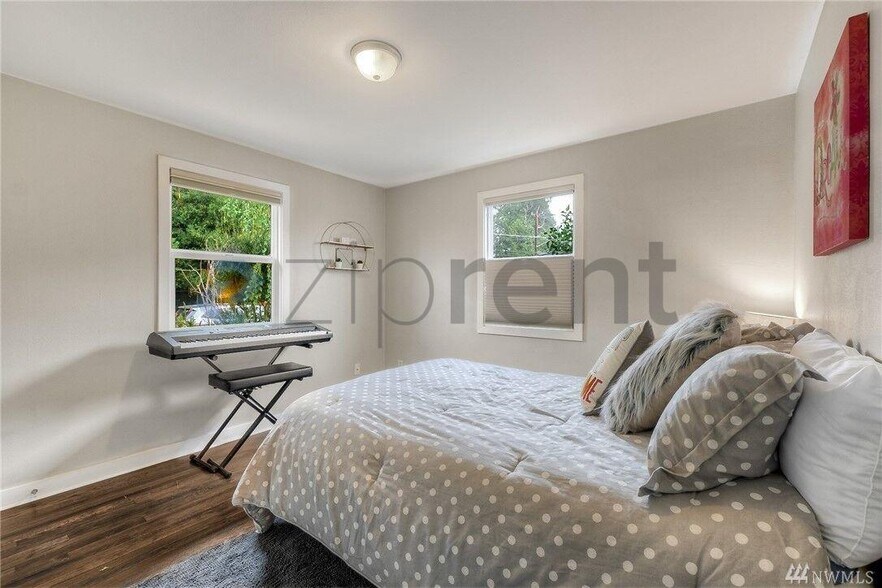 Building Photo - 5137 S Holly St