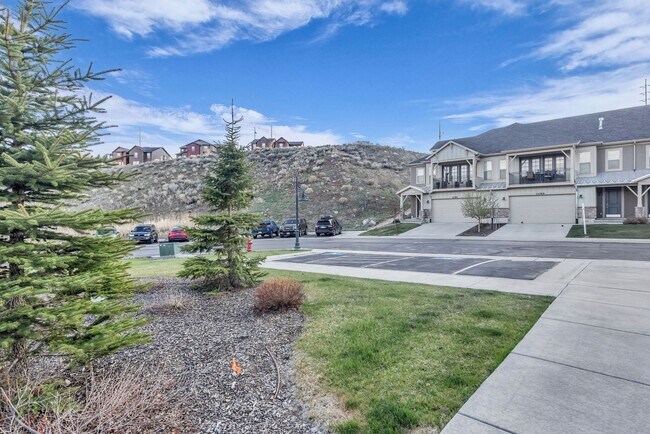 Building Photo - Wasatch Springs Gem