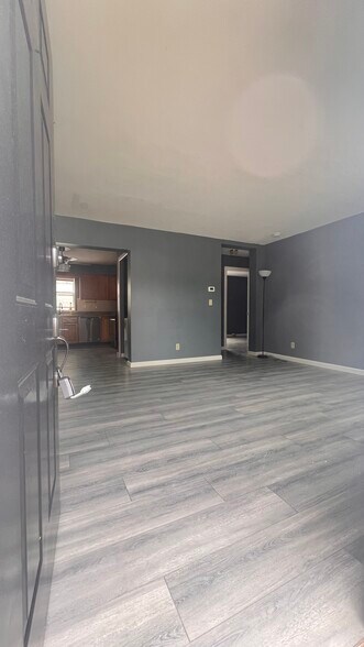 Building Photo - 215 Bower St