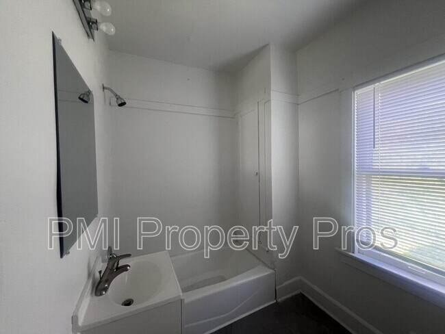 Building Photo - 3138 N 11th St