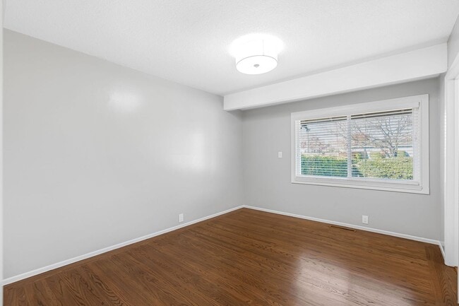 Building Photo - Spacious 4BR/3BA Home in Top-Rated School District!