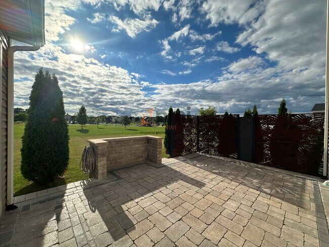 Building Photo - 1864 Westridge Dr
