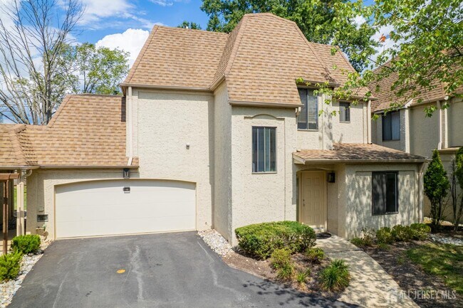 Primary Photo - 31 Gate House Ln