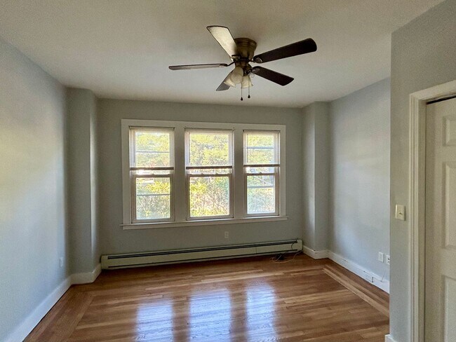 Building Photo - 1st Floor, 3 Bedroom Apartment