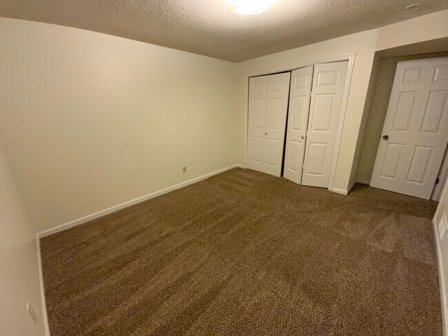 Building Photo - 207-207 Briarcrest Ct