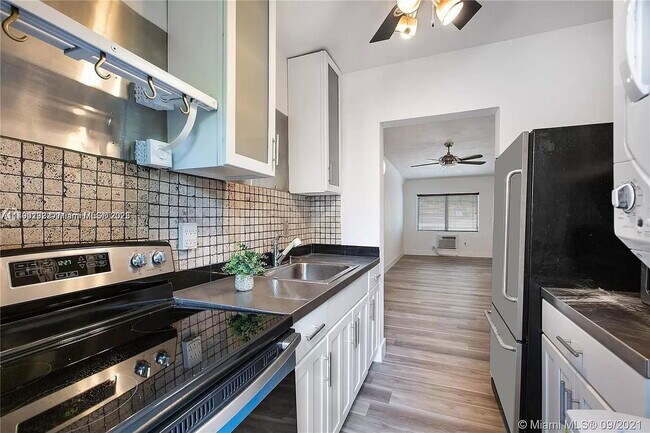 Building Photo - 641 Española Way Apt #9, Miami Beach, FL 3...