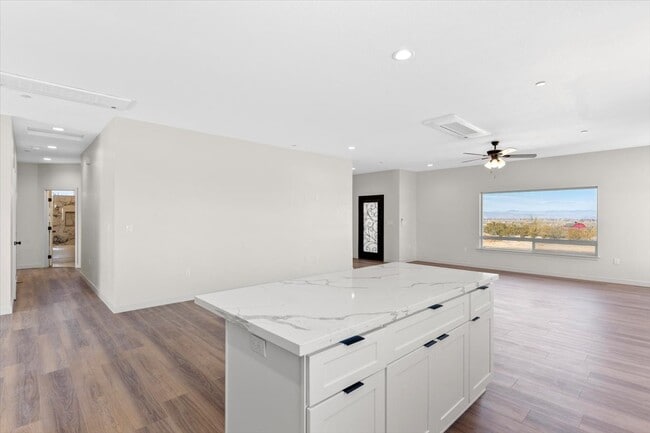 Building Photo - 10154 Joshua Blvd