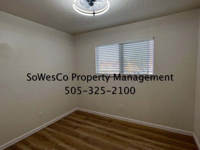 Building Photo - Gorgeous 3 Bedroom Home Near Mall with Garage