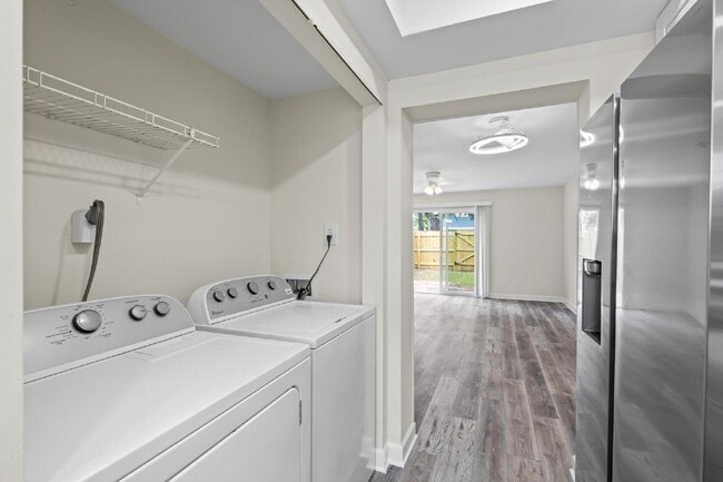 Building Photo - 11359 Bedford Oaks Dr