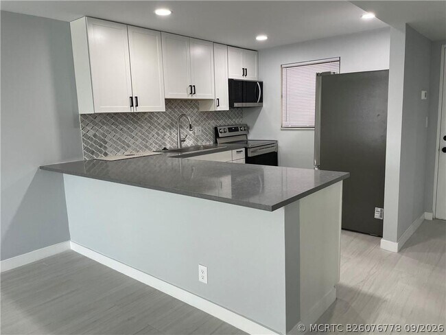 Building Photo - 2322 S Cypress Bend Dr