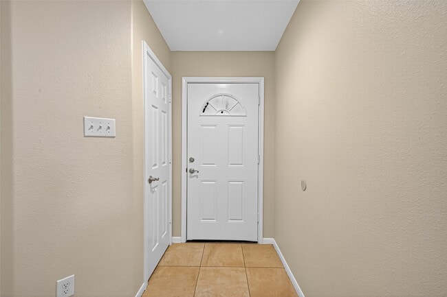 Building Photo - 3343 Apple Dale Dr