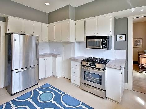 Building Photo - 2023 NE 8th Ave