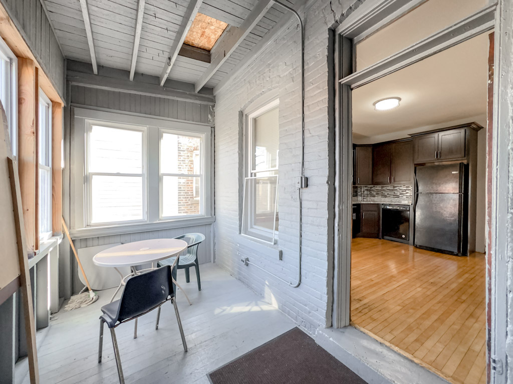 Building Photo - 4322 W Kamerling Ave