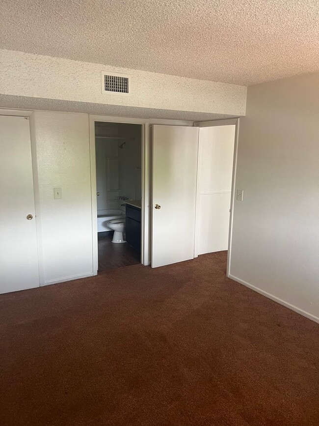 Building Photo - 1 Bedroom 1 Bath In Central Las Vegas