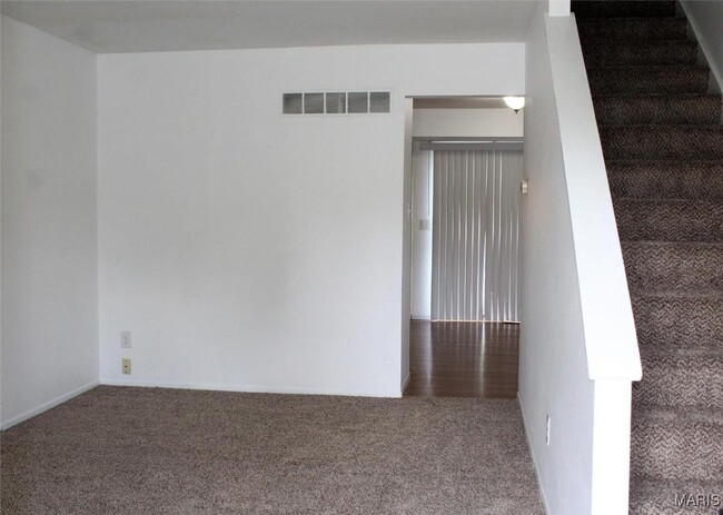 Building Photo - 2946 Mayer Dr