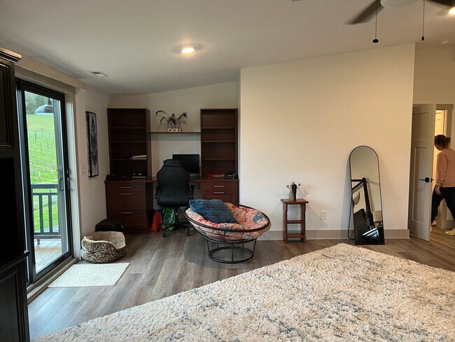 Building Photo - Home on Beautiful Farm and Vineyard Minute...