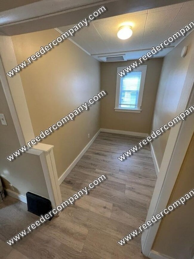 Building Photo - Updated cozy 2 bedroom house