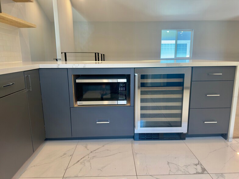 Building Photo - 914 Everett Ave