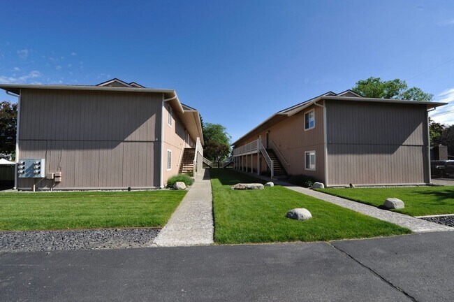 Building Photo - Hayden Apt. Available 2 bed 1 bath (upstairs)