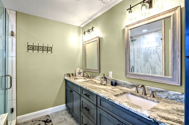 Building Photo - 1526 Lakeside Dr W