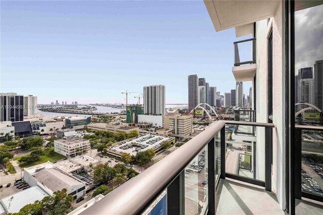 Building Photo - 1642 NE 1st Ave