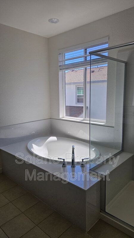 Building Photo - 1317 Essence Ln