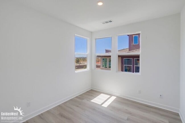 Building Photo - Brand New Build 3Bdm 2.5Ba Home in the Hil...