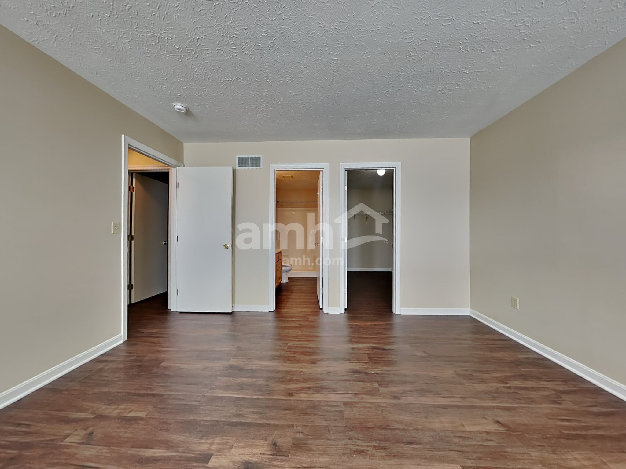 Building Photo - 3300 Whispering Woods Dr