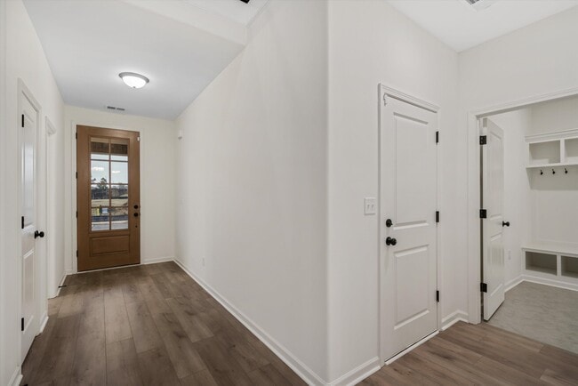 Building Photo - 300 Maple St