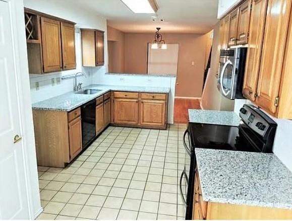 Building Photo - 504 Woodlake Dr