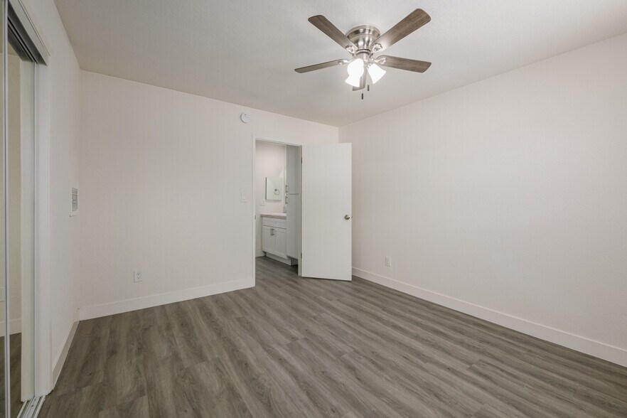 Building Photo - 6943 Hazeltine Ave