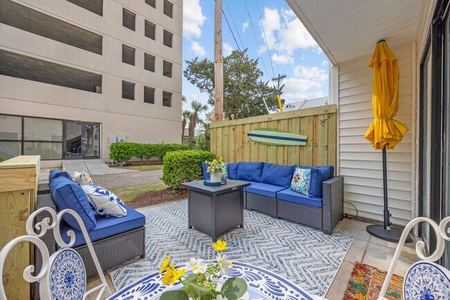 Building Photo - All Inclusive Seasonal Rental Available Oc...