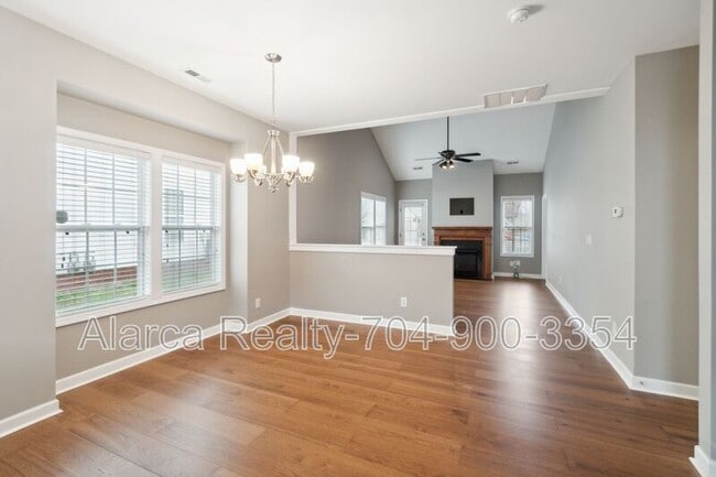 Building Photo - 4218 Amherst Villa Ct