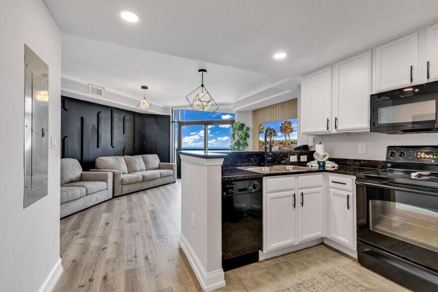 Building Photo - 2600 N Ocean Blvd