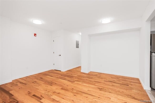 Building Photo - 671 Bronx River Rd