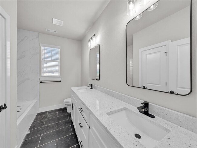 Building Photo - 4843 Farmhouse St