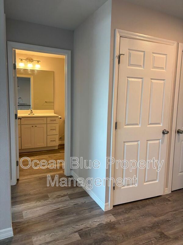 Building Photo - 2771 Royal Palm Ave