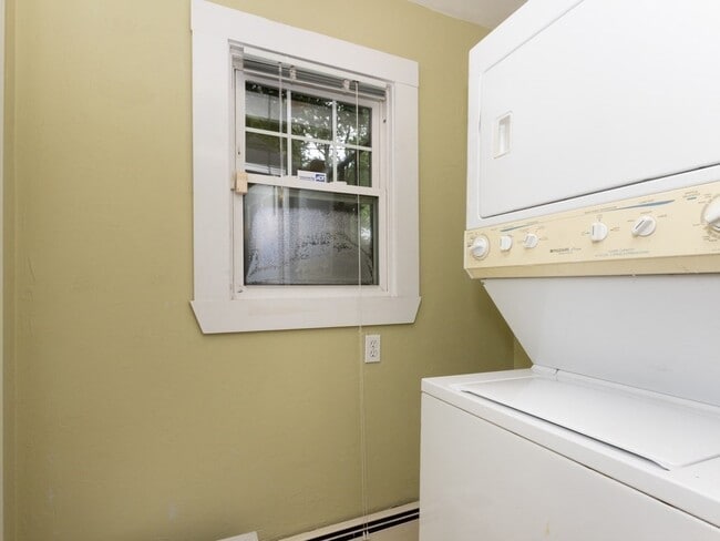Building Photo - 128 Ashmont St