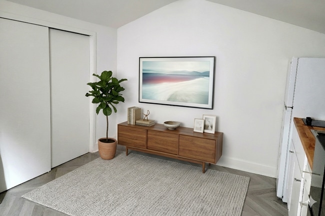 Building Photo - Studio apartment off trendy Alberta St in NE Portland, dishwashsher, washer/dryer included in the...