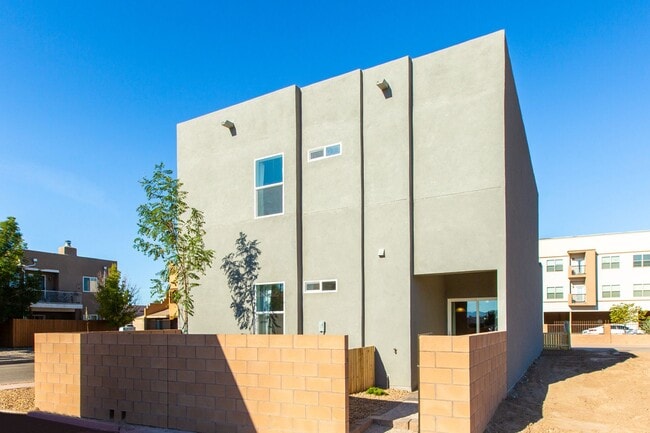 Building Photo - North Valley Townhome