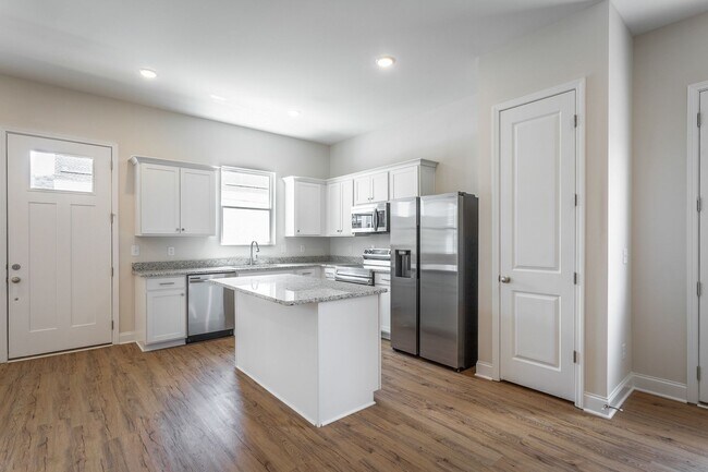 Building Photo - 2017 S Lyerly St