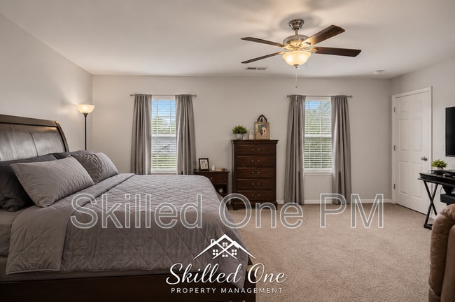 Building Photo - 3914 SE Jack Pine Ct