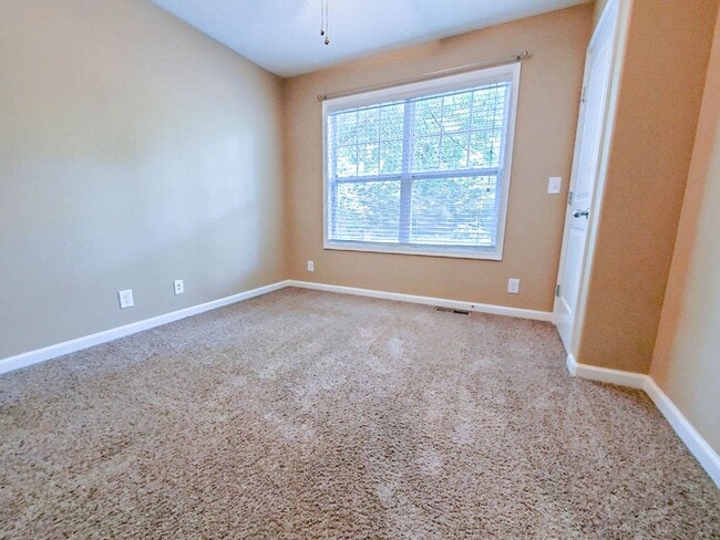 Building Photo - Pet Friendly Two Bedroom!