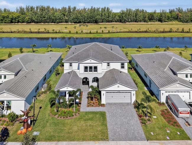 Building Photo - 15120 Wildwood Cir