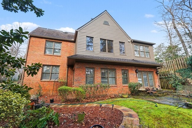 Building Photo - 4 Bedroom, 4 Bath in the heart of Emory, CDC corridor