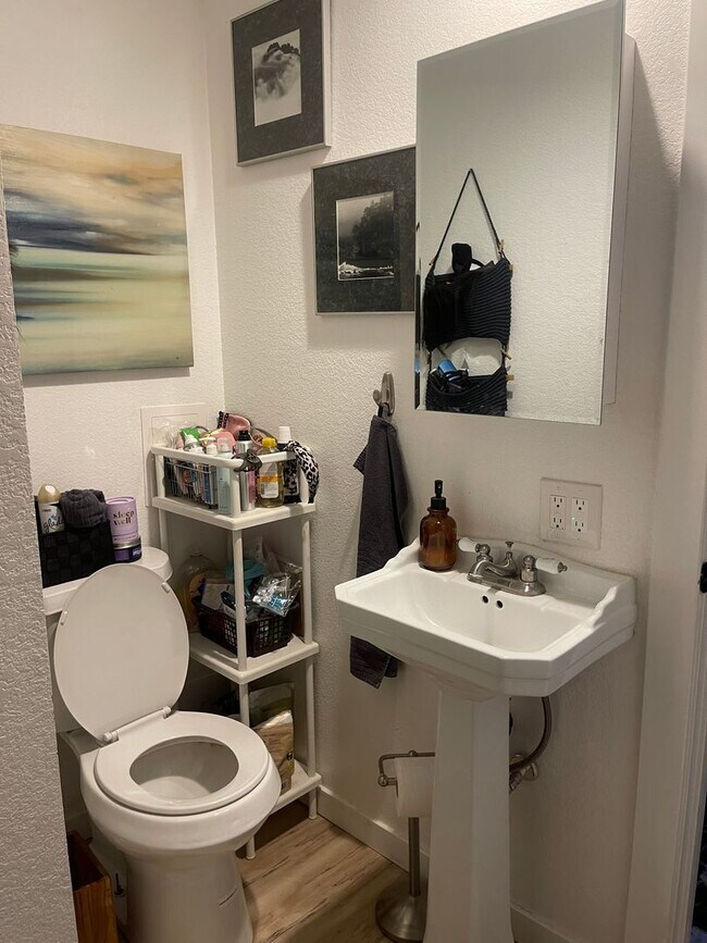 Building Photo - Updated 2 Bedroom 1 Bathroom Lower Level Apartment in Bungalow in Denver's Barnum Neighborhood